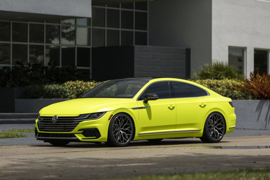  Volkswagen Arteon R-Line Highlight Concept 2018 года  (фото 1 из 10)